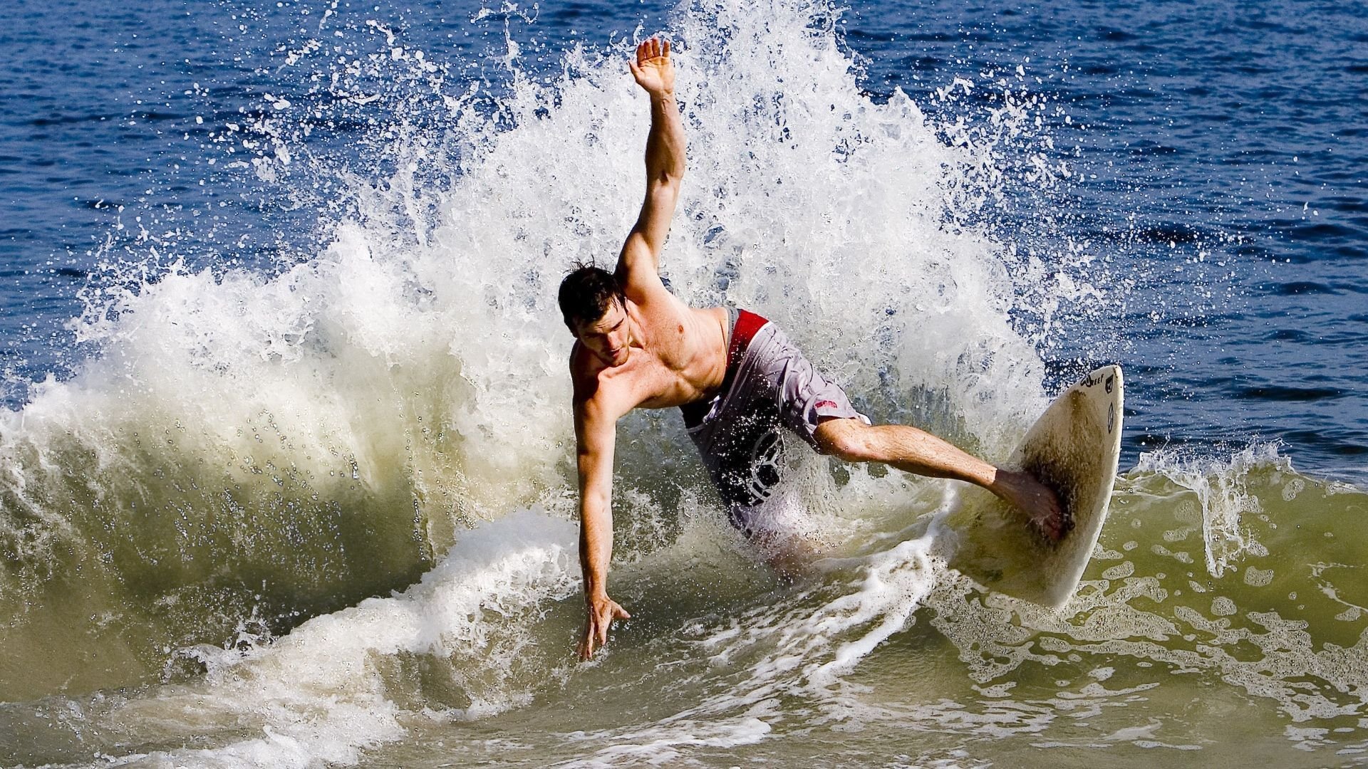 胡贝特·科斯稳扎稳打掌控比赛节奏，胡安贝内特简介